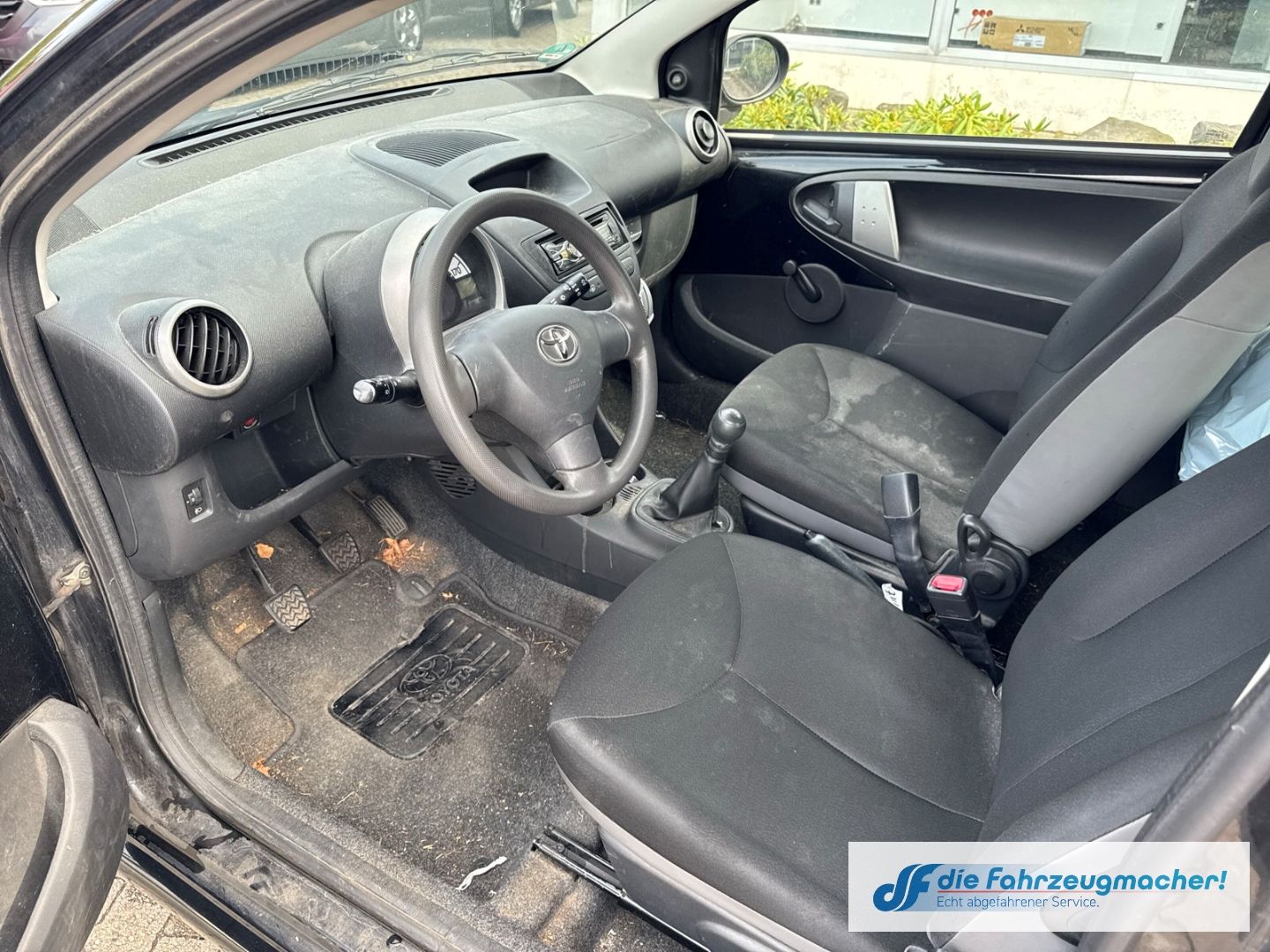 Fahrzeugabbildung Toyota Aygo teilb.Rücksb met. ABS Servo Airb *EXPORT