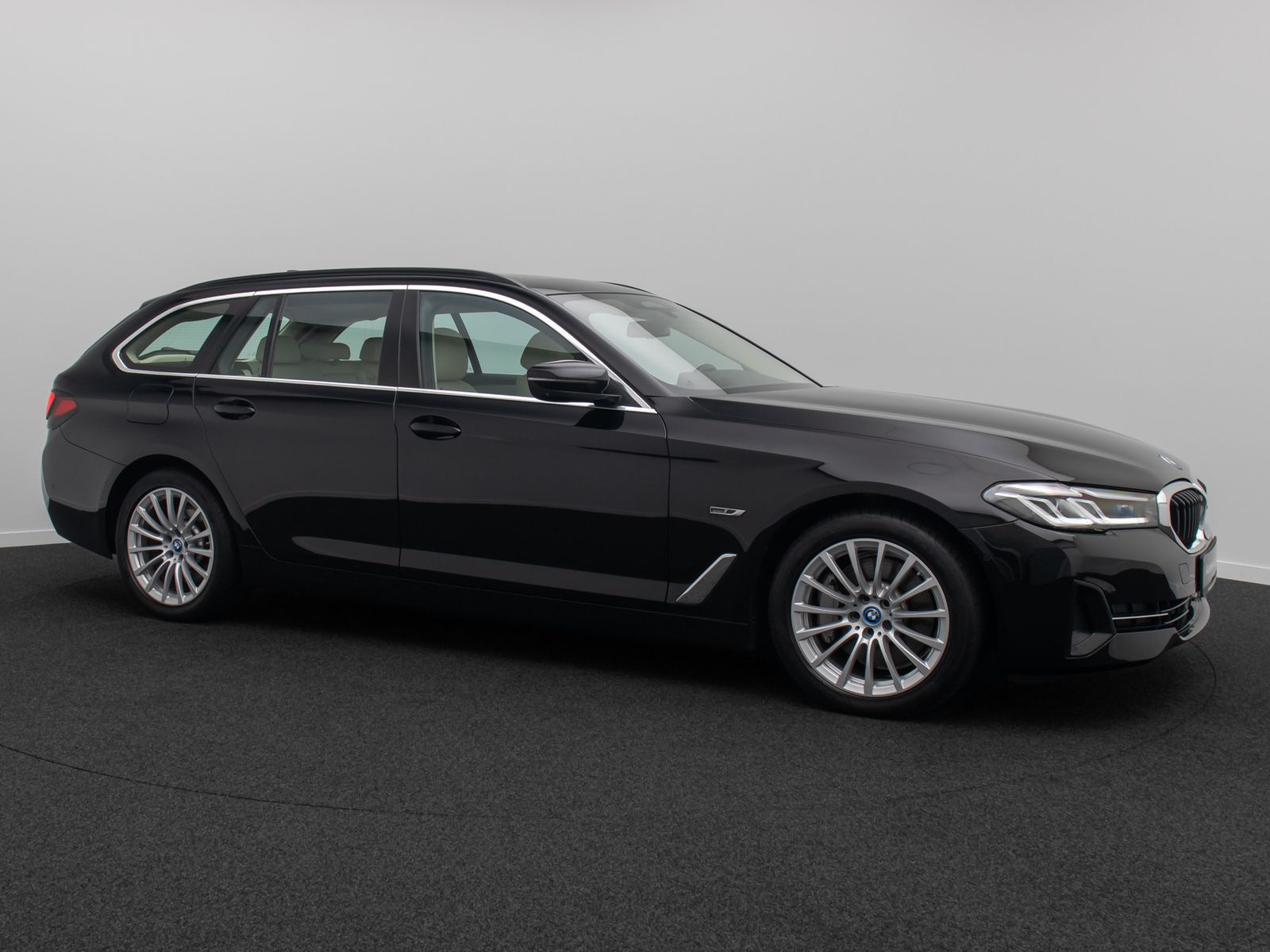 Fahrzeugabbildung BMW 520e Panorama 360°DAB H/K Leder AHK Sport 18Zoll