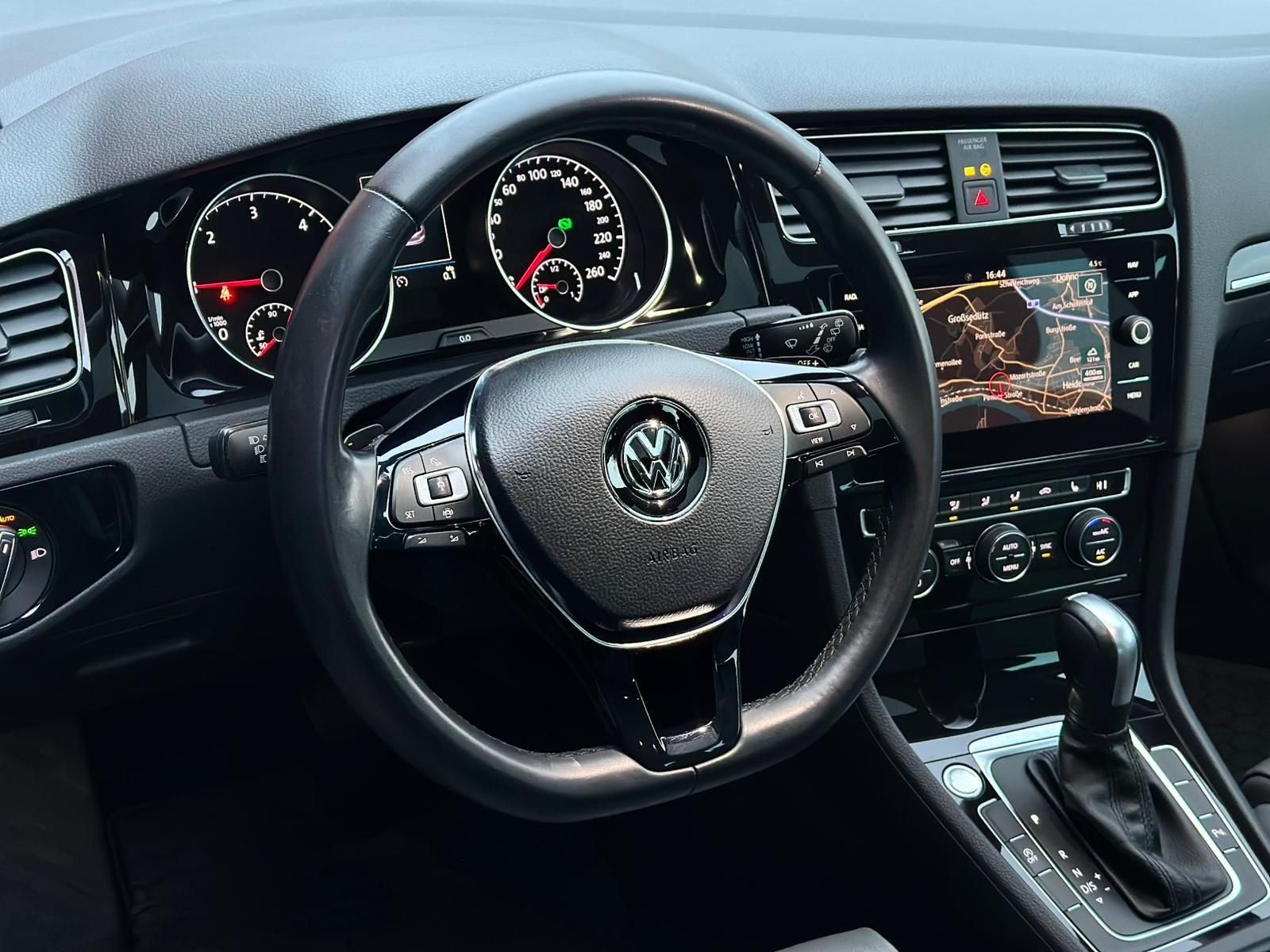 VW Golf 2.0TDI HIGHLINE* LED#SHZ#LH#AHK#PANO#KEYLES - Image 24