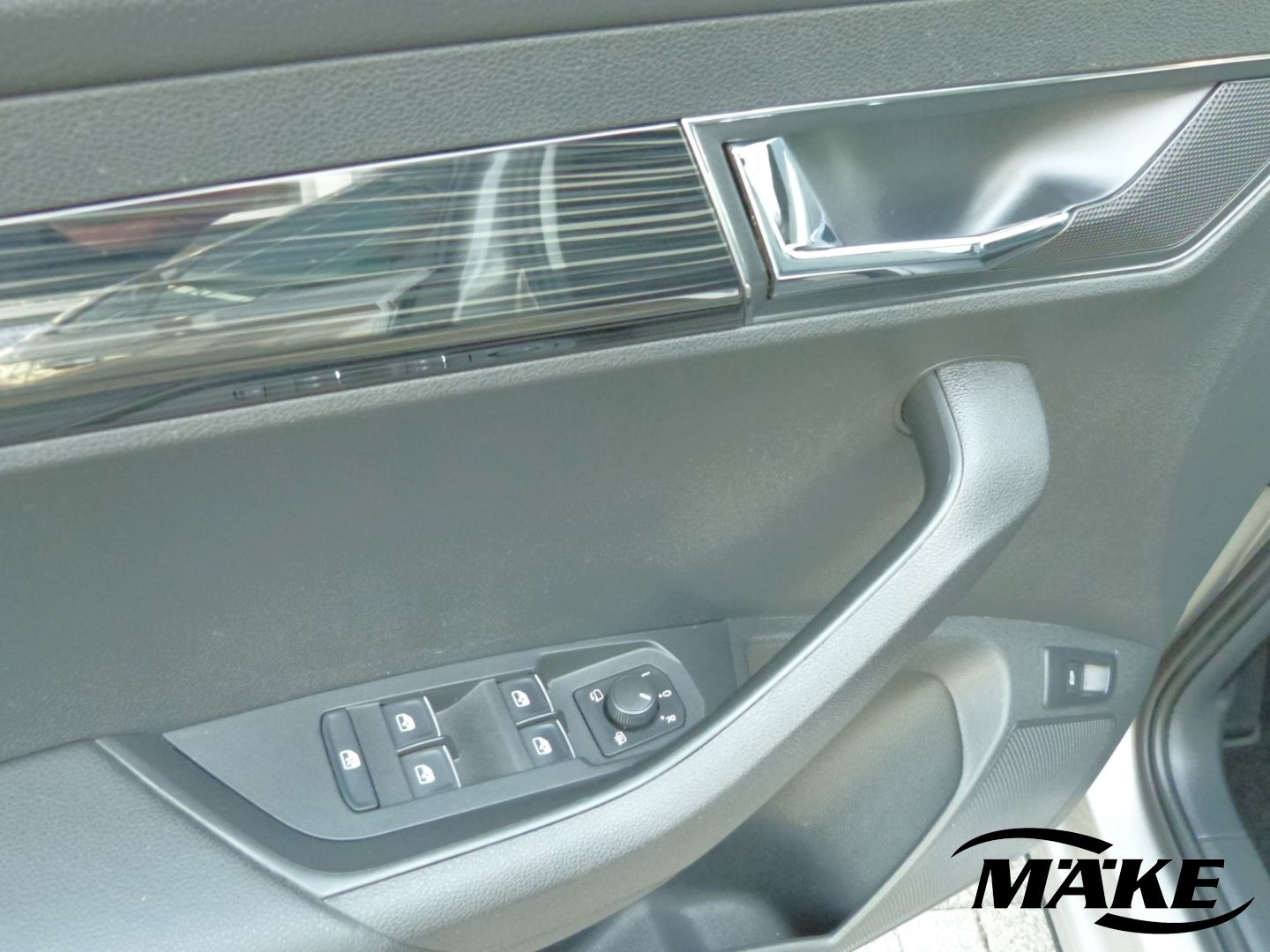 Karoq 1.5 TSI, AHK, LED, Navi, SHZ, El. Heckklap