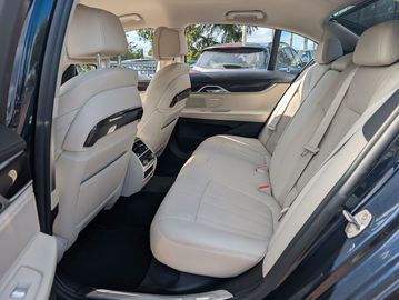 BMW 725 - 9