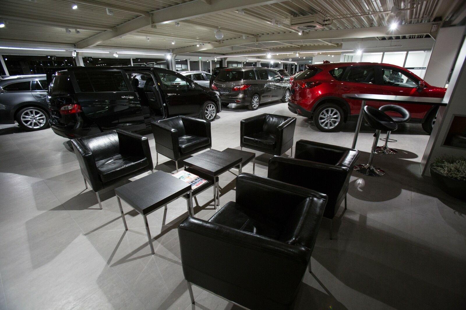showroom-image-bottom