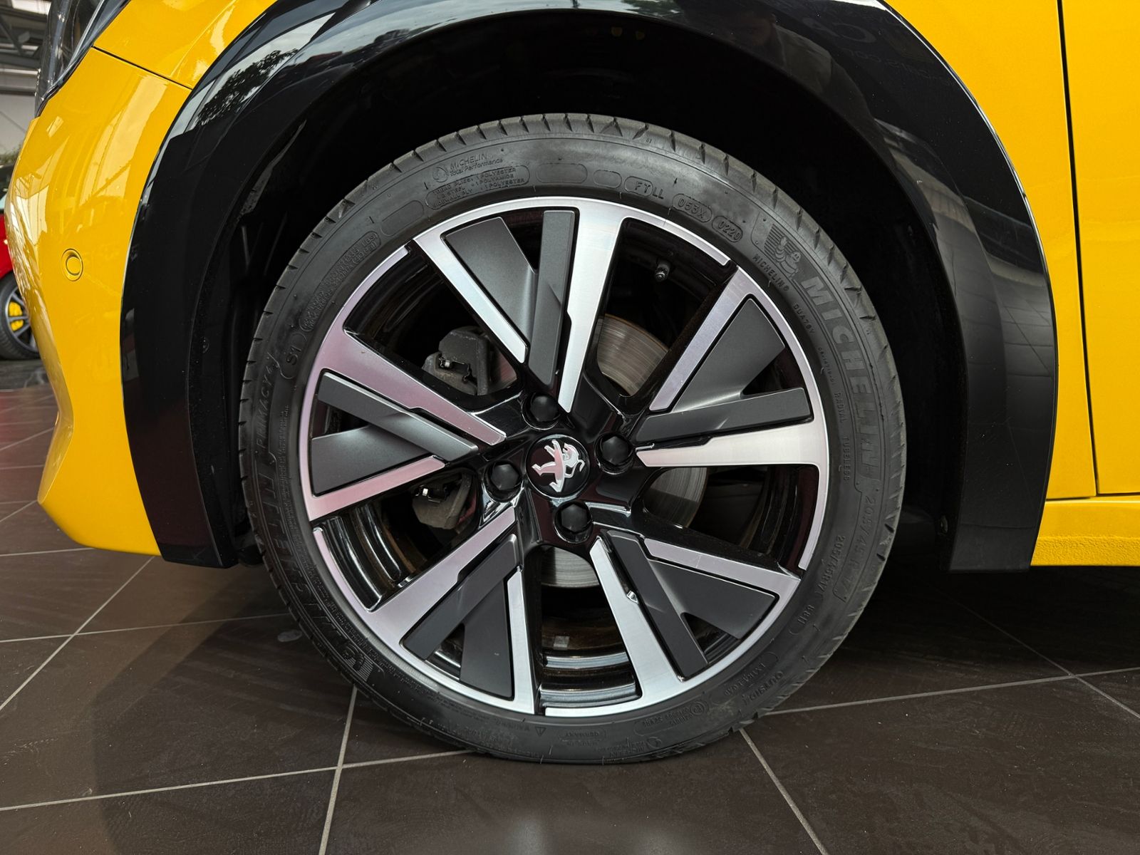 Fahrzeugabbildung Peugeot 208 Allure GT-Line RFK LED NAVI