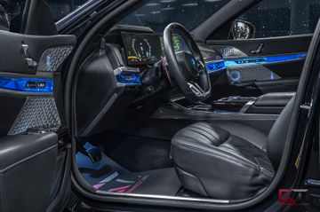 BMW M760 - 8