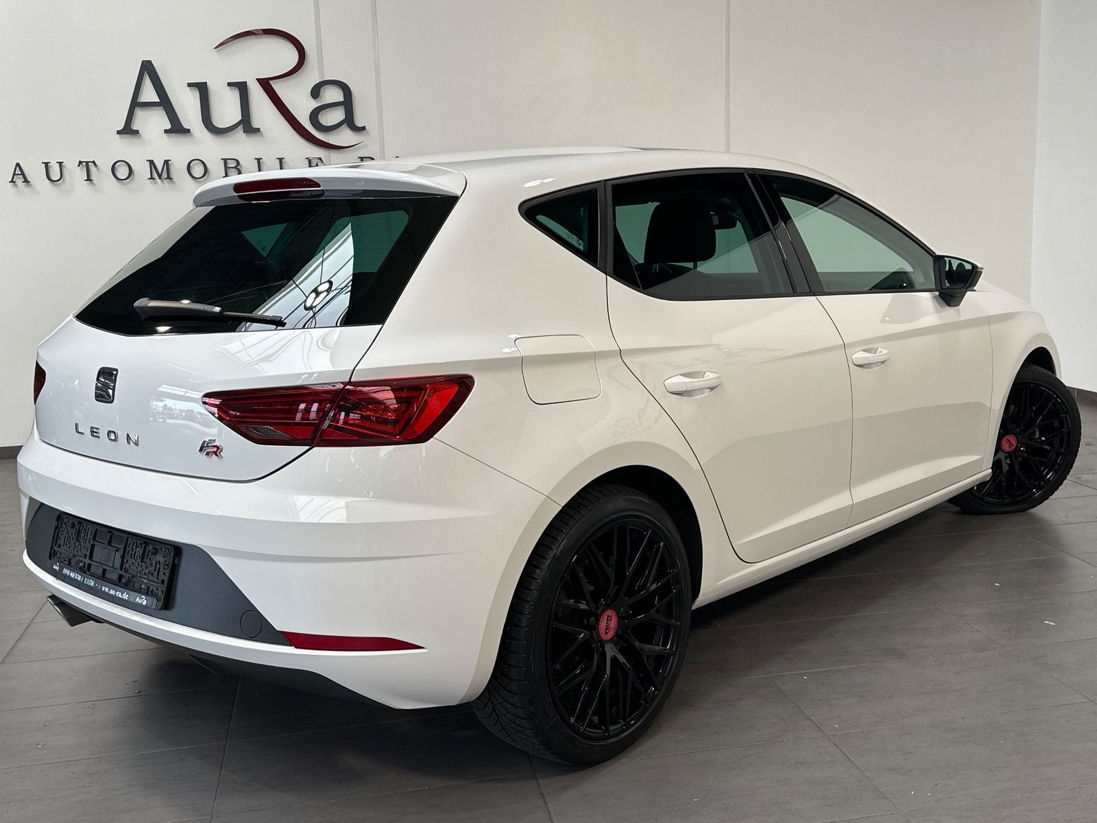 Fahrzeugabbildung SEAT Leon 1.5 TSI FR NAV+LED+SHZ+PANO+DAB+BEATS+18Zo