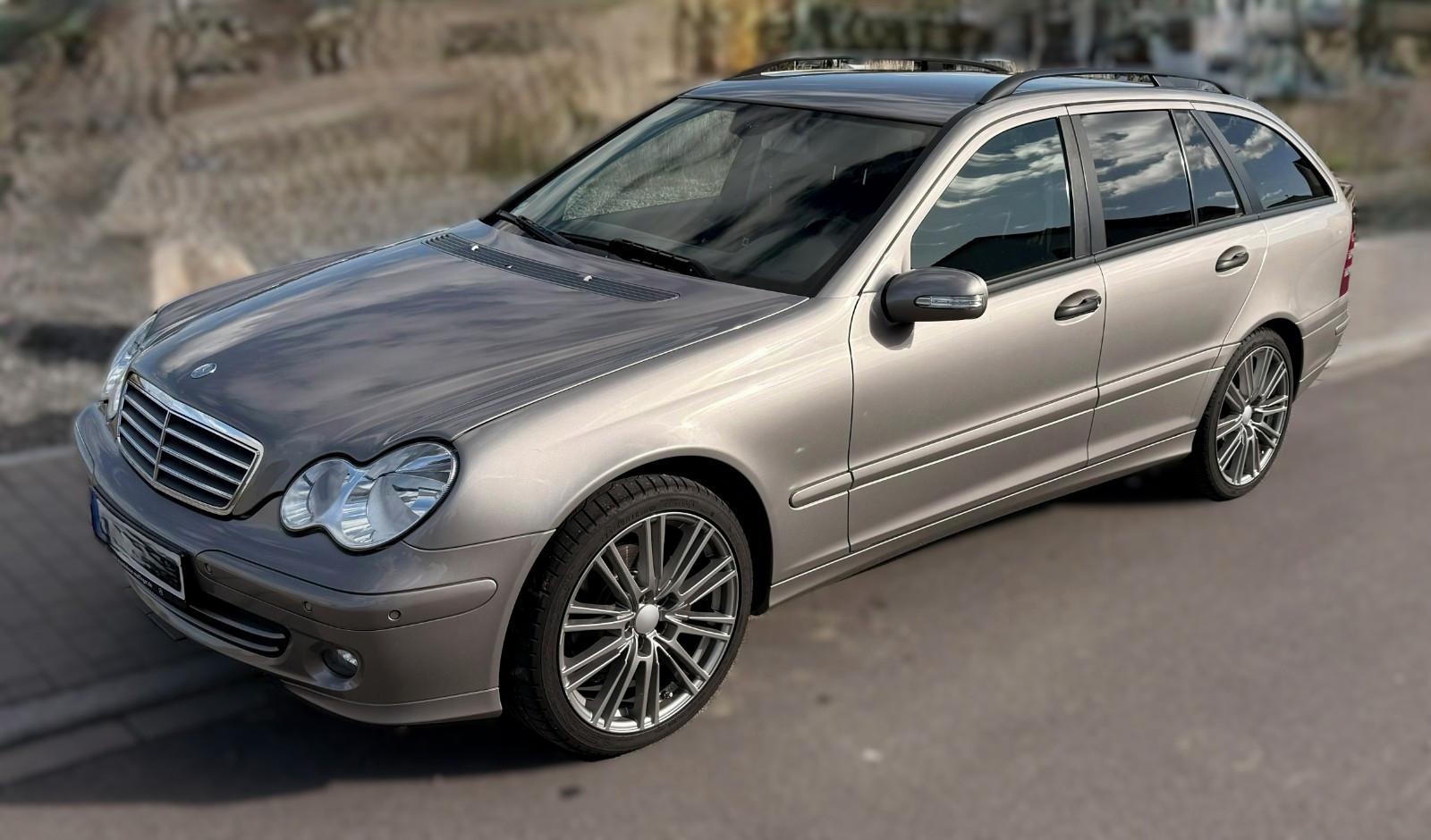 Mercedes-Benz C230 2006 — rear view