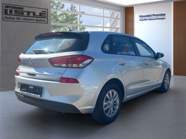 Fahrzeugabbildung Hyundai i30 Select 1.4 Fahrerprofil Spurhalteass. Fernli