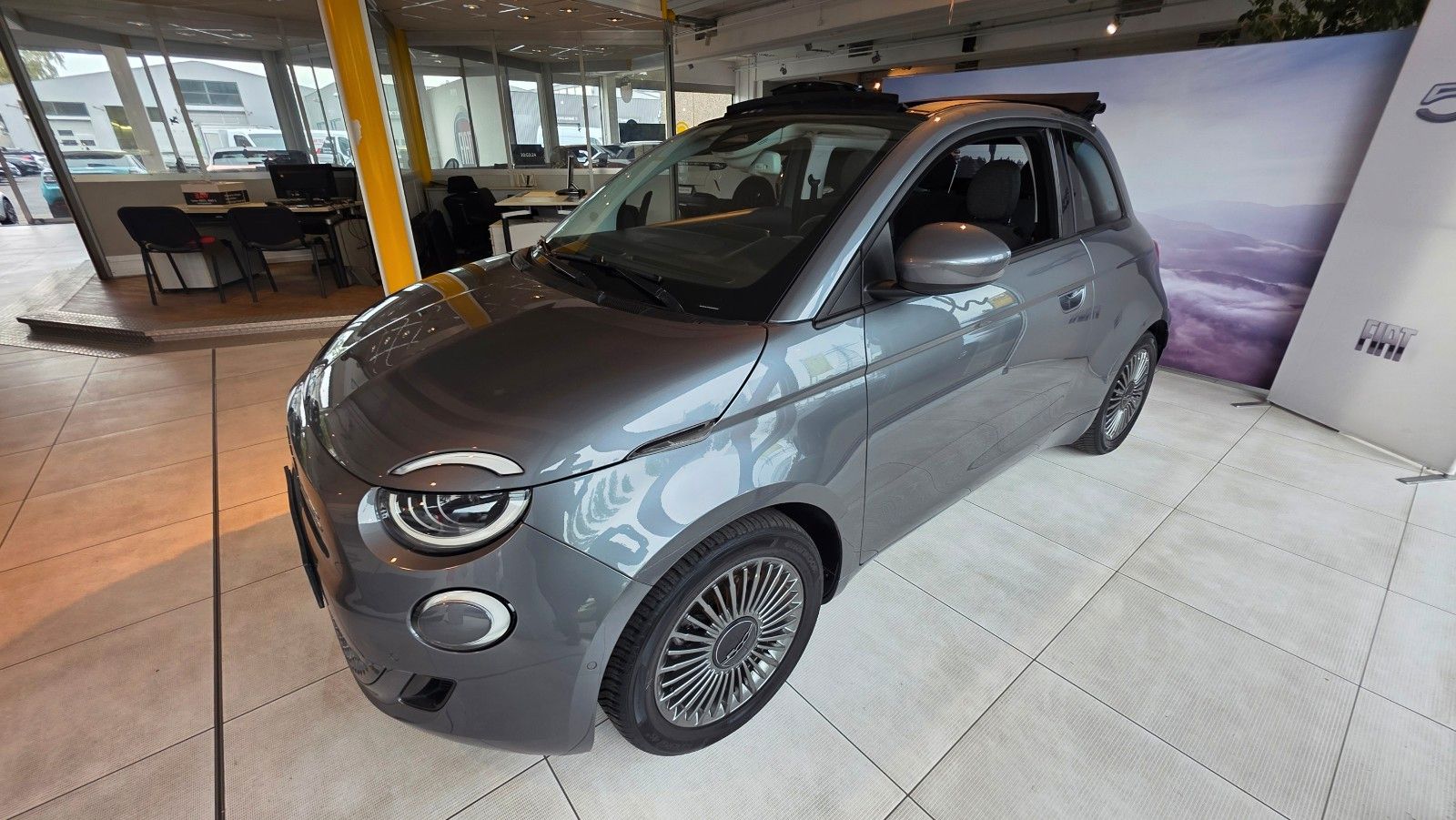 Fiat 500e Cabrio "Icon" 42kWh 118 PS - ACC, LED imagem 2