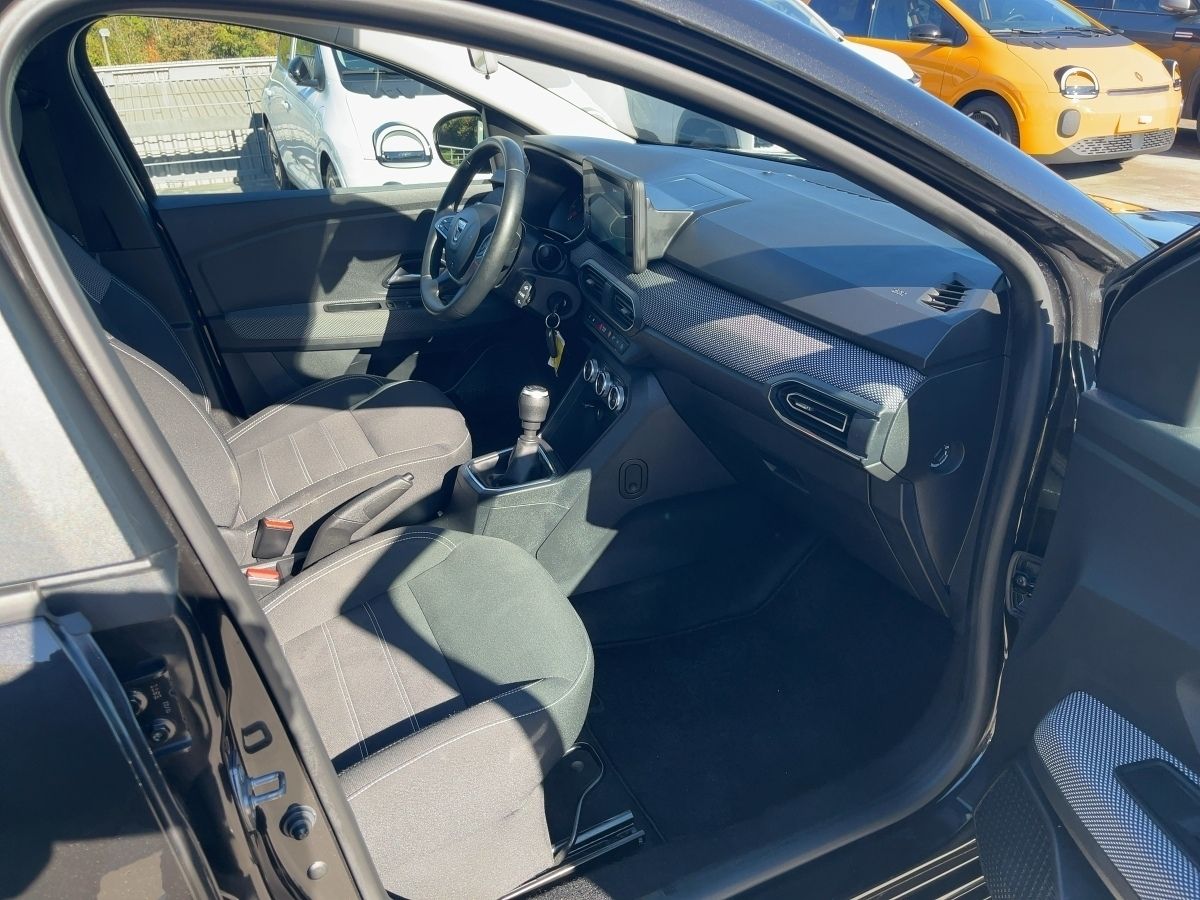 Fahrzeugabbildung Dacia Jogger Comfort TCe 100 ECO-G LPG AHK, SHZ - mit KI generiert/bearbeitet
