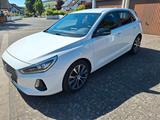 Hyundai i30 1.0 T-GDI Intro Intro - Hyundai i30 Intro mit Benzin-Antrieb
