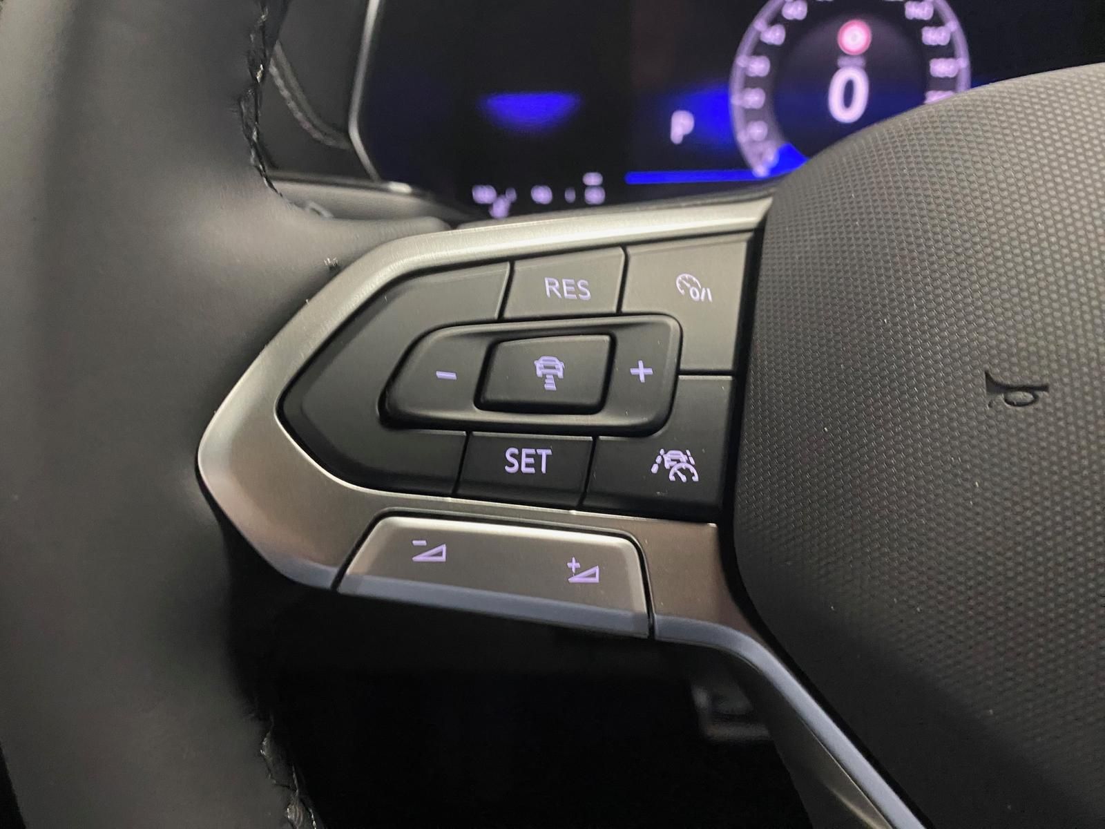 Fahrzeugabbildung Volkswagen T-Cross 1.0 TSI DSG R-Line BLACKSTYLE+MATRIX+AHK