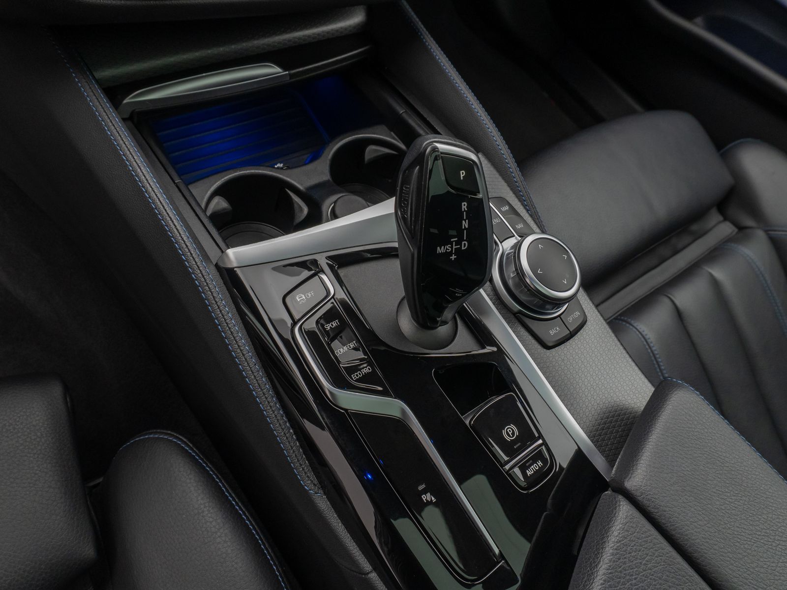 Fahrzeugabbildung BMW 540d xD M Sport Panorama DAB B&W Fernlichtassist