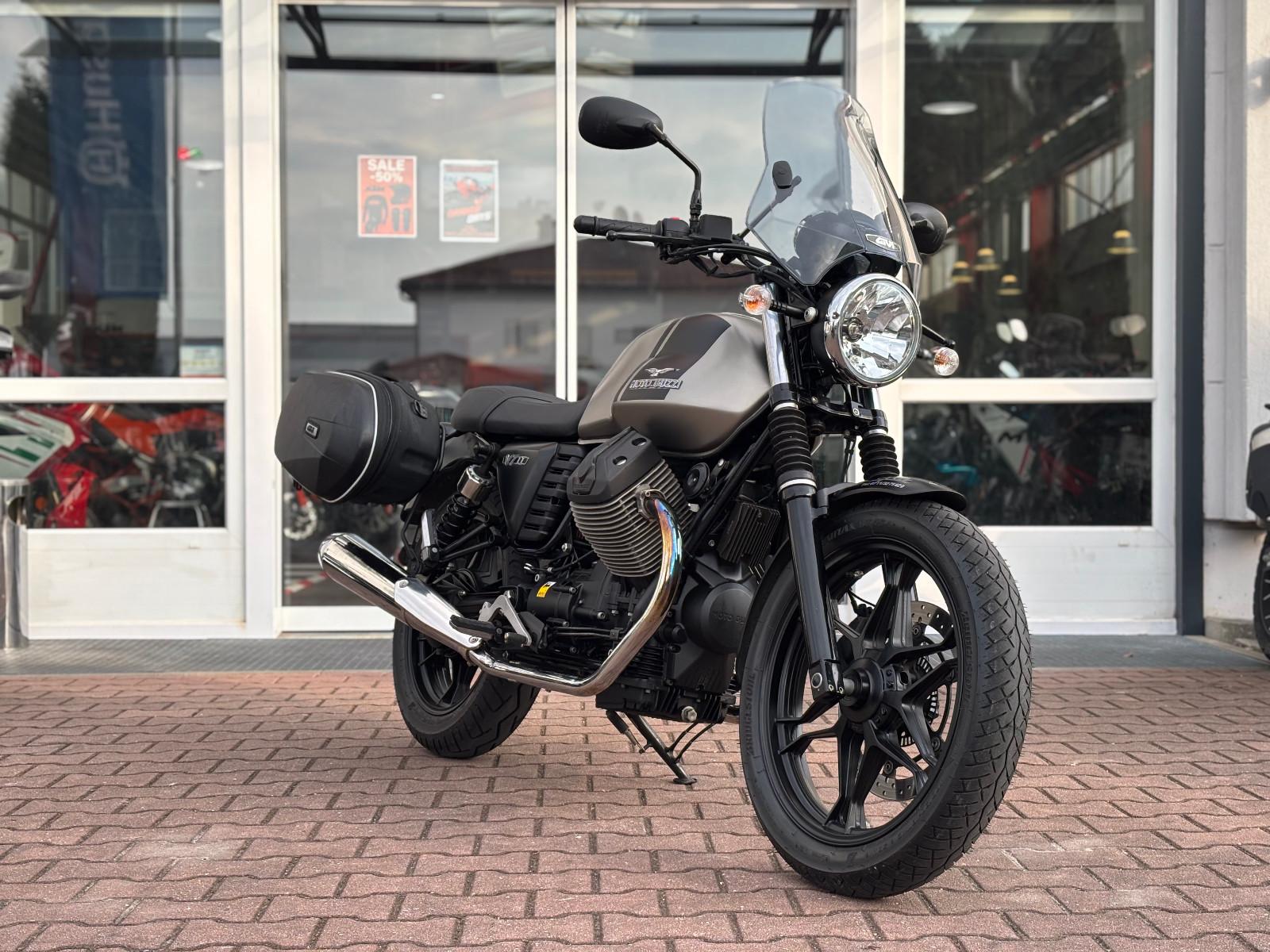 Moto Guzzi V7 II Stone