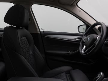 Fahrzeugabbildung BMW 530e xD Tour Pano ACC Kamera360° Sportsizt