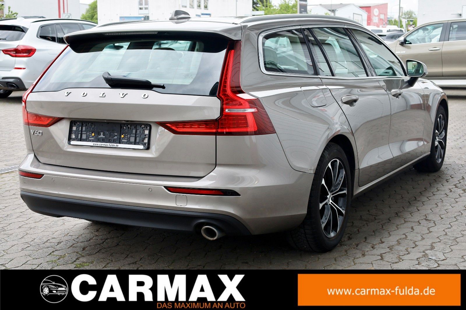 Fahrzeugabbildung Volvo V60 Kombi Momentum Pro T.Leder,Navi,LED,IntelliS