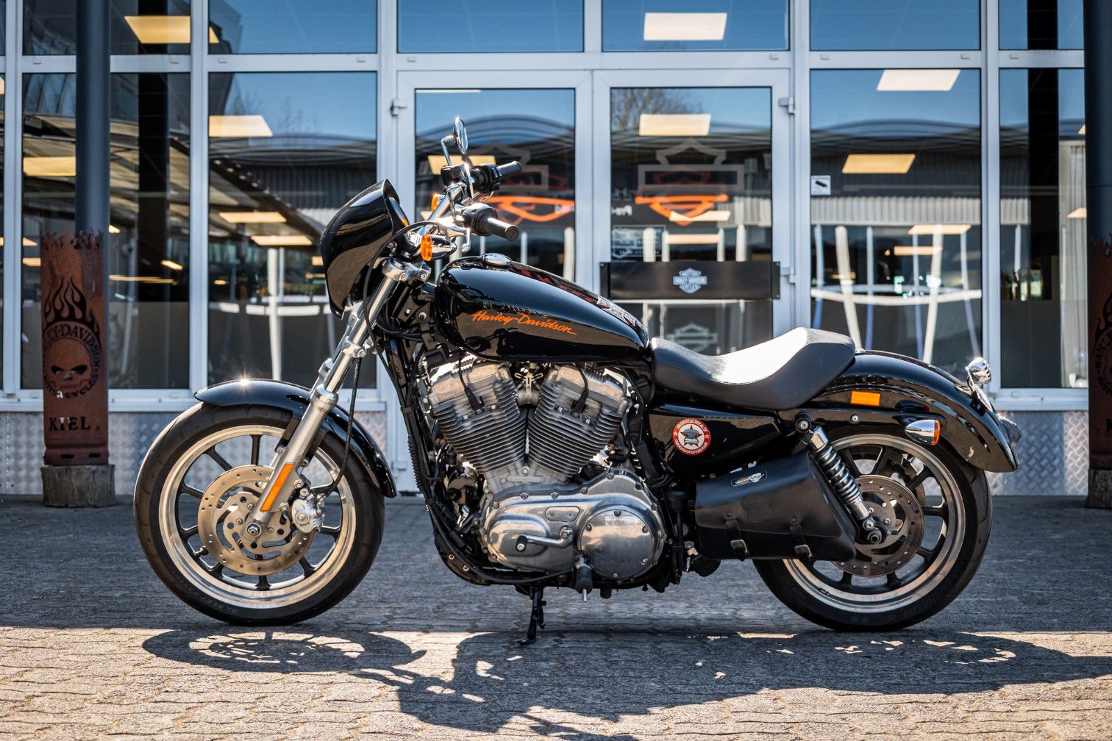 Fahrzeugabbildung Harley-Davidson XL883L SUPERLOW SPORTSTER - A2 TAUGLICH - FALCON