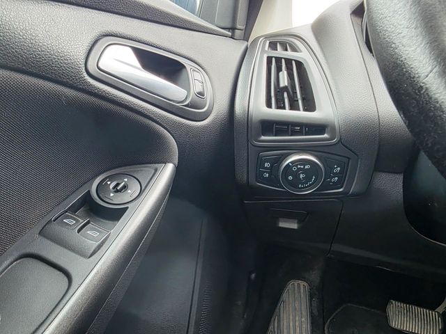 Ford Focus Tunier Buisness Automatik  TÜV 01.27