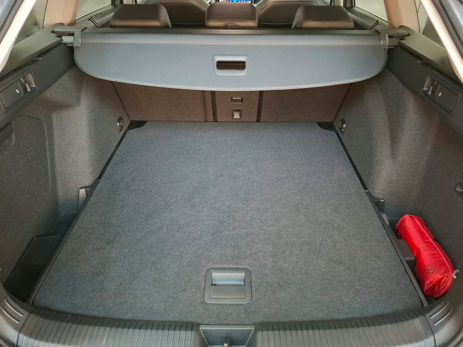Fahrzeugabbildung Volkswagen Golf VIII Var. Style 1,5 eTSI DSG +IQ.Light+Navi