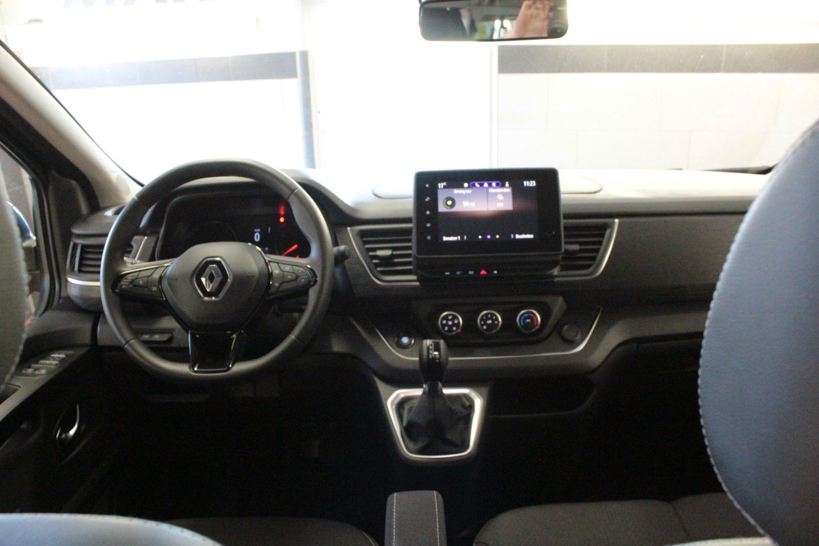 Fahrzeugabbildung Renault Trafic Grand L2H1 Blue DCI EDC Automatik
