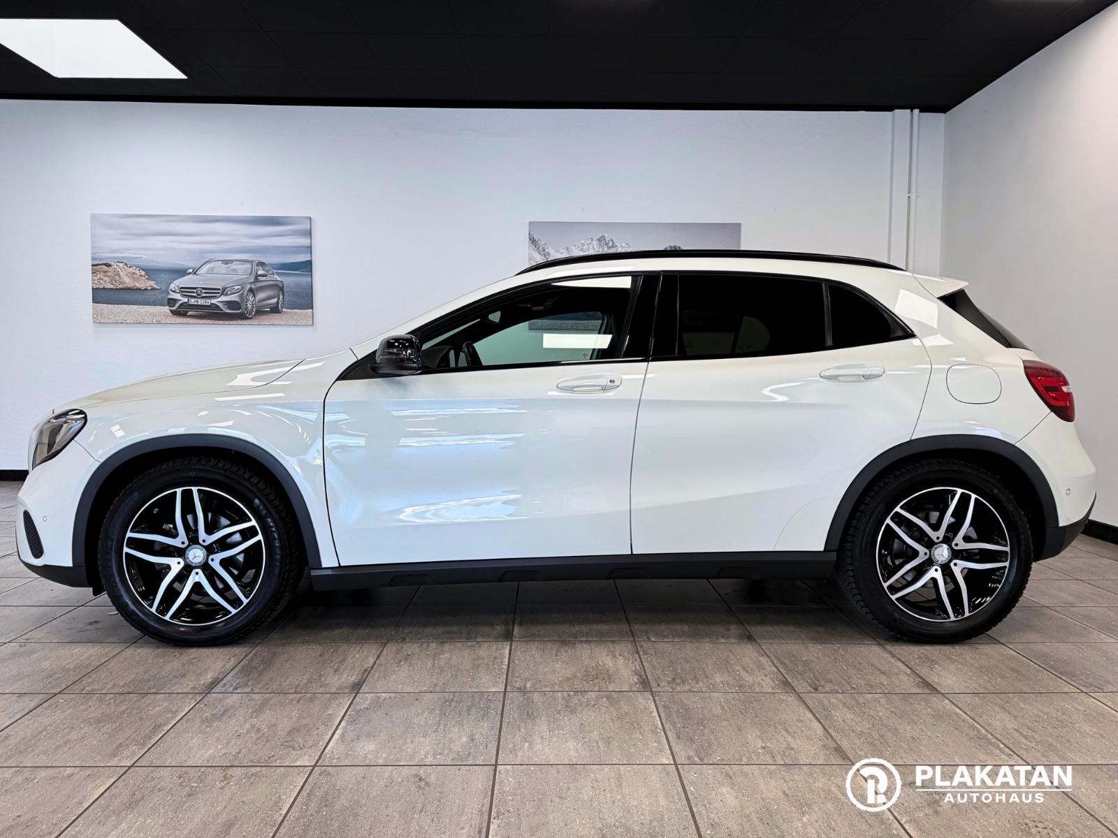 Mercedes-Benz GLA 200 AMG Night Packet Panorama Memory