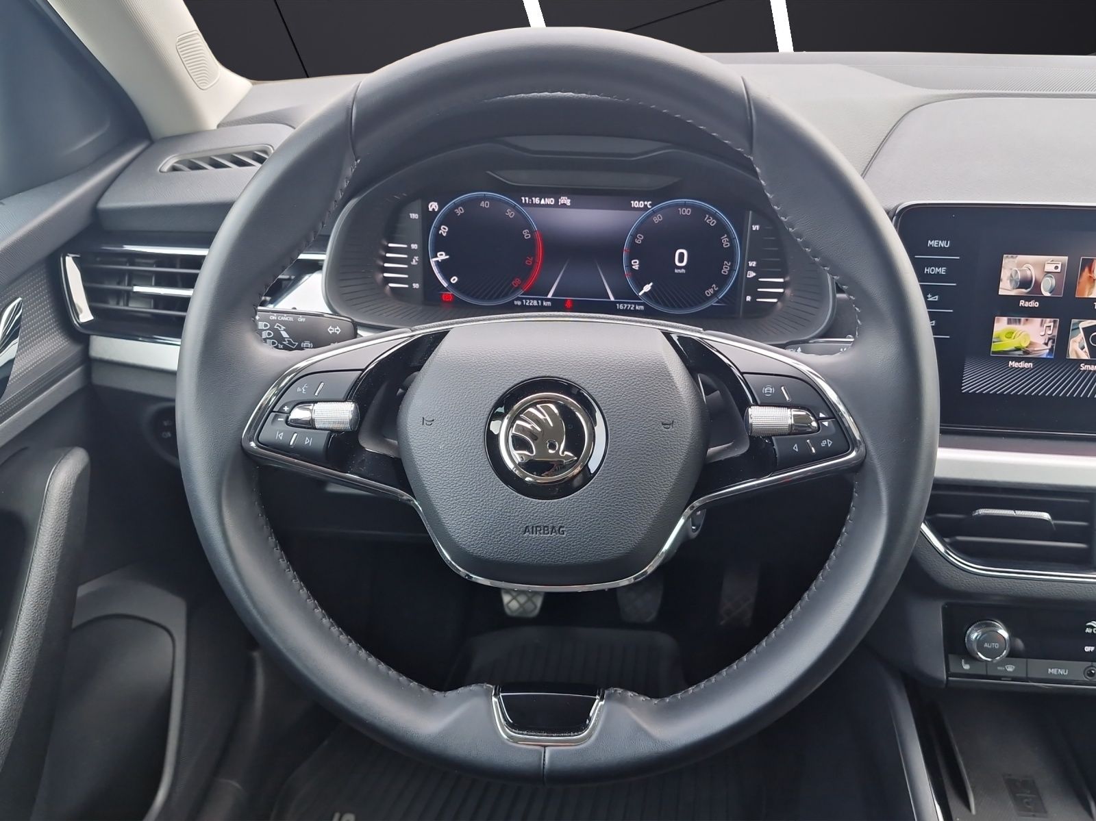 Fahrzeugabbildung SKODA Scala Tour 1.0 TSI LED Navi SHZ VC