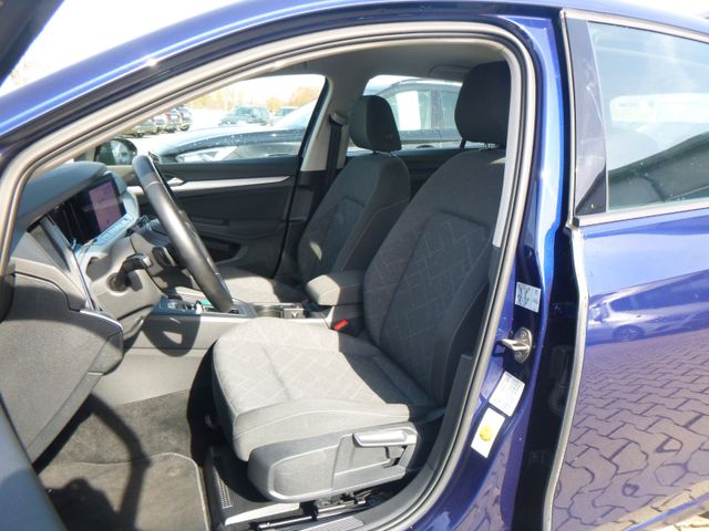 Fahrzeugabbildung Volkswagen Golf VIII 1,0 eTSI Life >AUT/NAV/LED/KAM/SHZ<