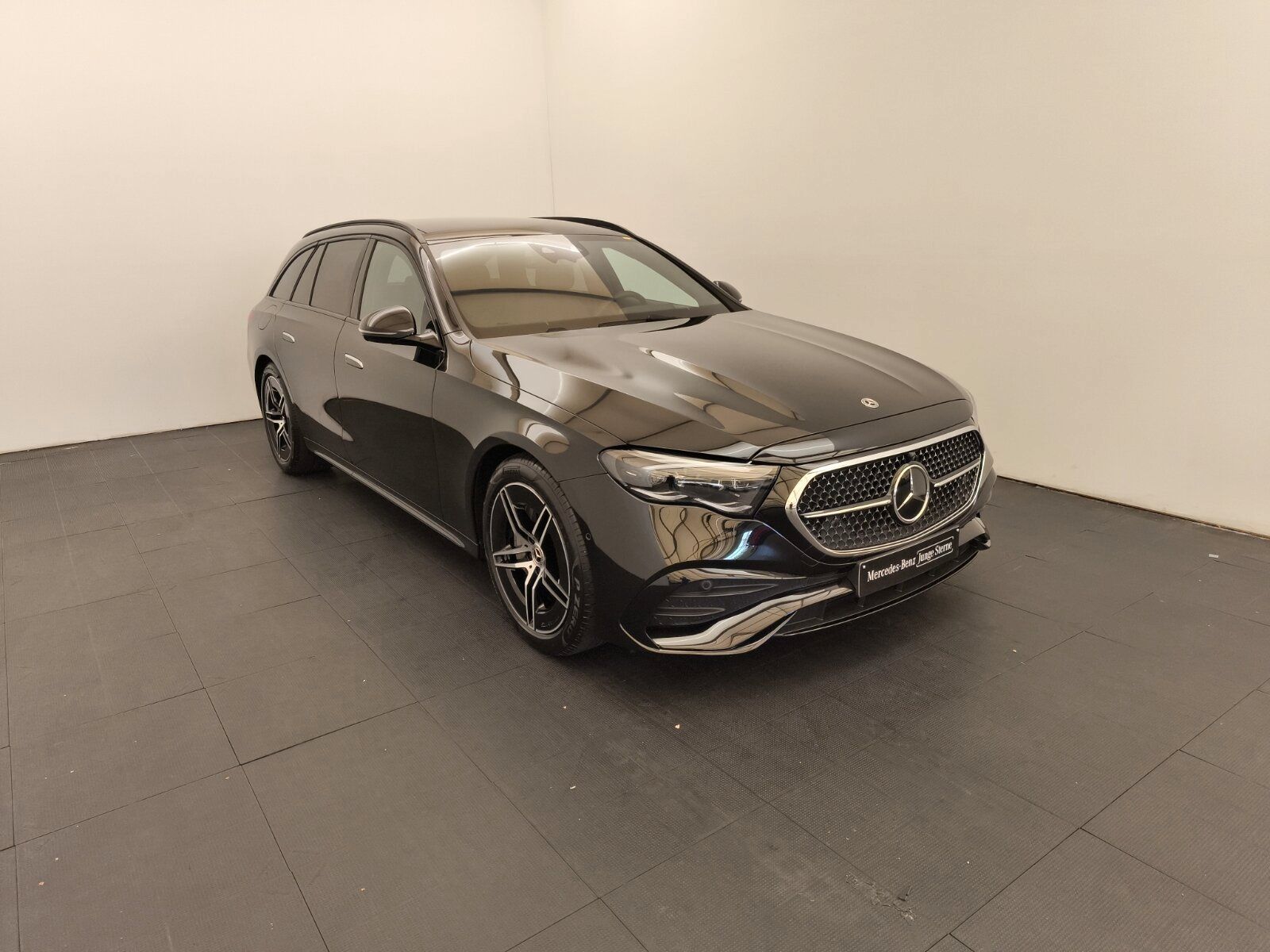 Mercedes-Benz E 300 de 4MATIC T-Modell mit EQ Hybrid Technolog imagem 3