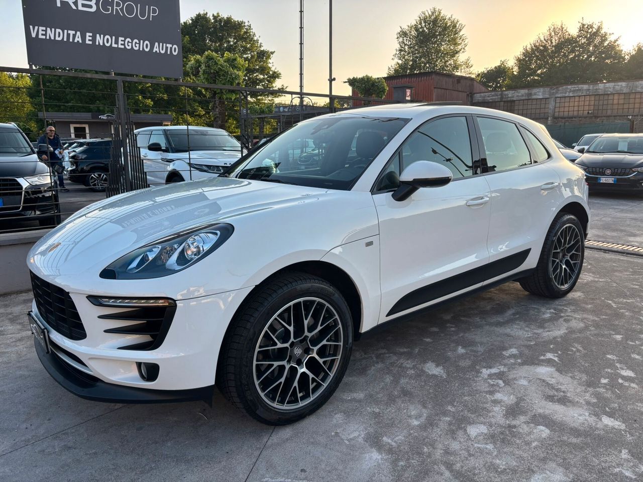 PORSCHE Macan
