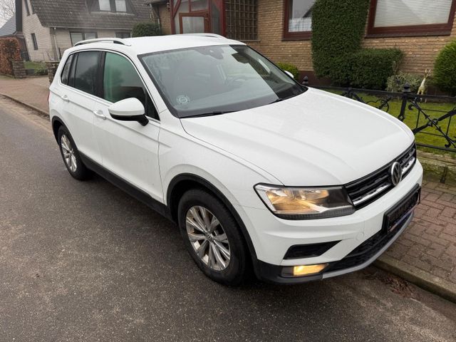 Volkswagen Tiguan Comfortline  DSG/Navi+AHK+PDC