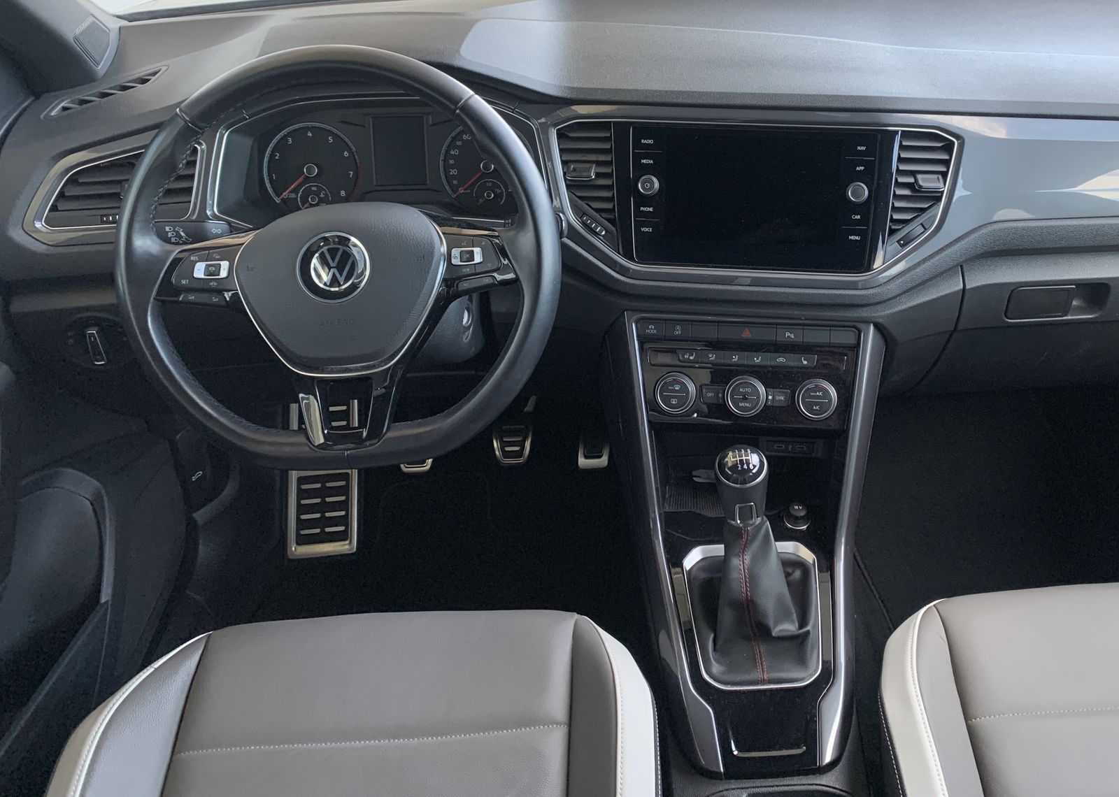 Fahrzeugabbildung Volkswagen T-Roc 1.5 TSI*Sport*LED*ACC*Leder*Cam*Spur*Navi*