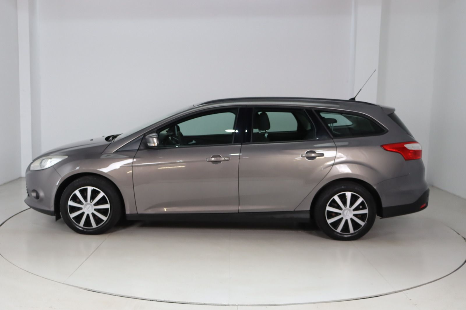 Fahrzeugabbildung Ford Focus 1.6 EcoBoost Turnier * 1. Hand * Anhängerk