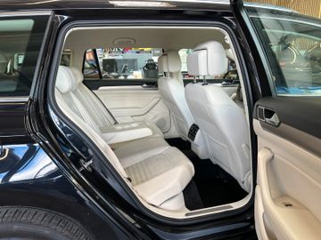 MYAUTOCENTER – Gebraucht- und Jahreswagen mit Werkstattservice in Pfaffenhofen Volkswagen Passat Highline *4Motion*Massage*AHK*LED*Keyless
