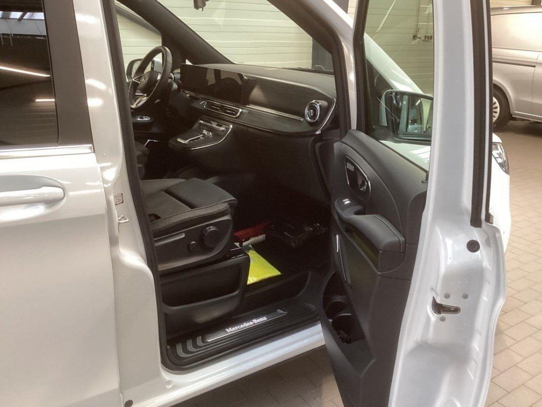 Fahrzeugabbildung Mercedes-Benz V 300 d XL Avantgarde AIRMATIC 8-Sitz AHK DISTRO