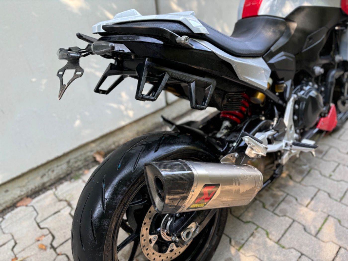 Fahrzeugabbildung BMW F 900 R Style Sport 4 Pakete Akrapovic, Kurzer K