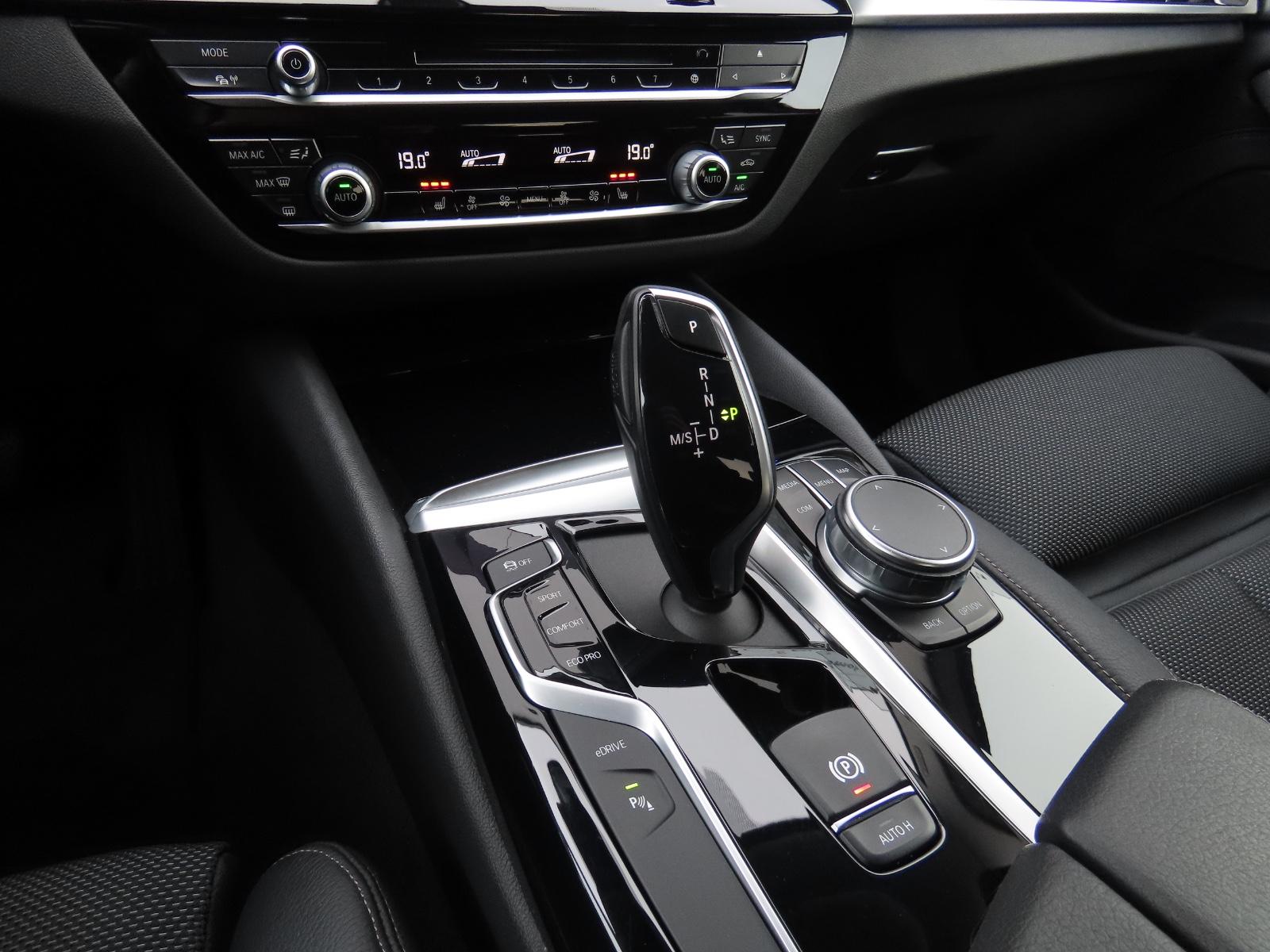 BMW 530e iPerformance Sport Line Leder Ambiente