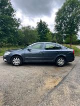 Skoda Octavia 1.6 Classic Classic - Skoda Octavia mit Benzin-Antrieb: Limousine, 1.6