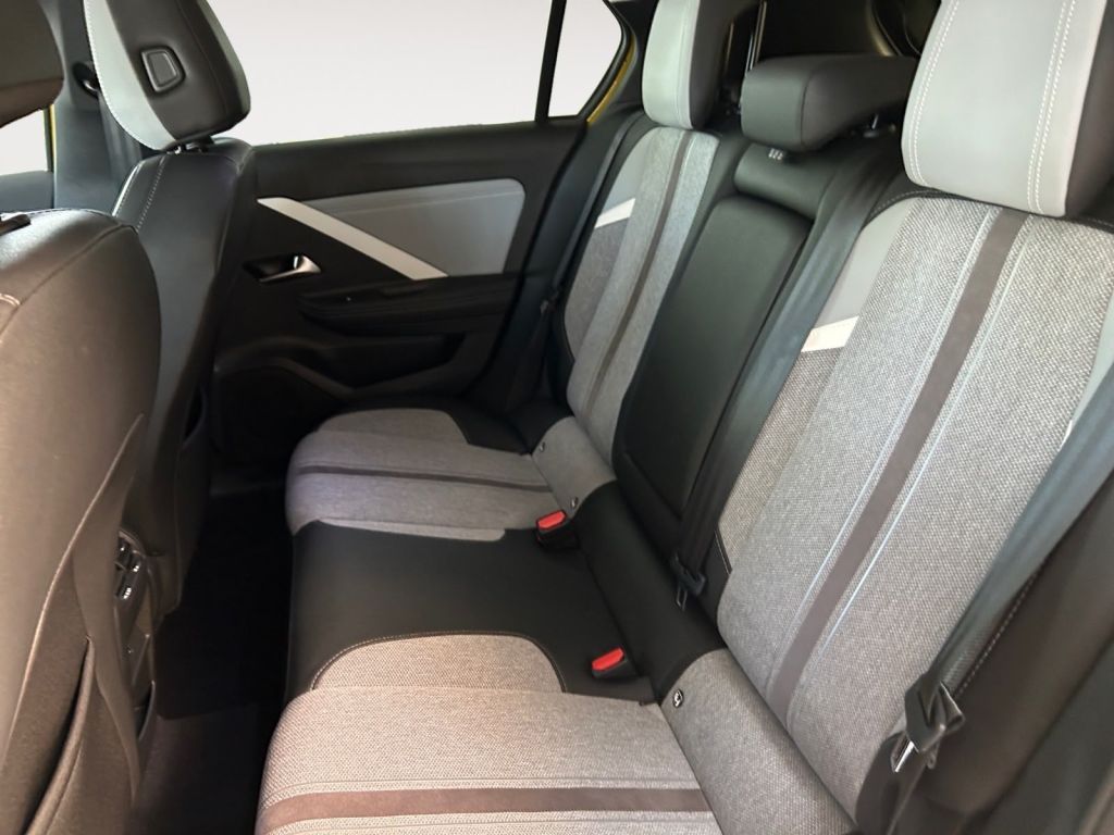 Fahrzeugabbildung Opel Astra 1.5 D Automatik Business Elegance