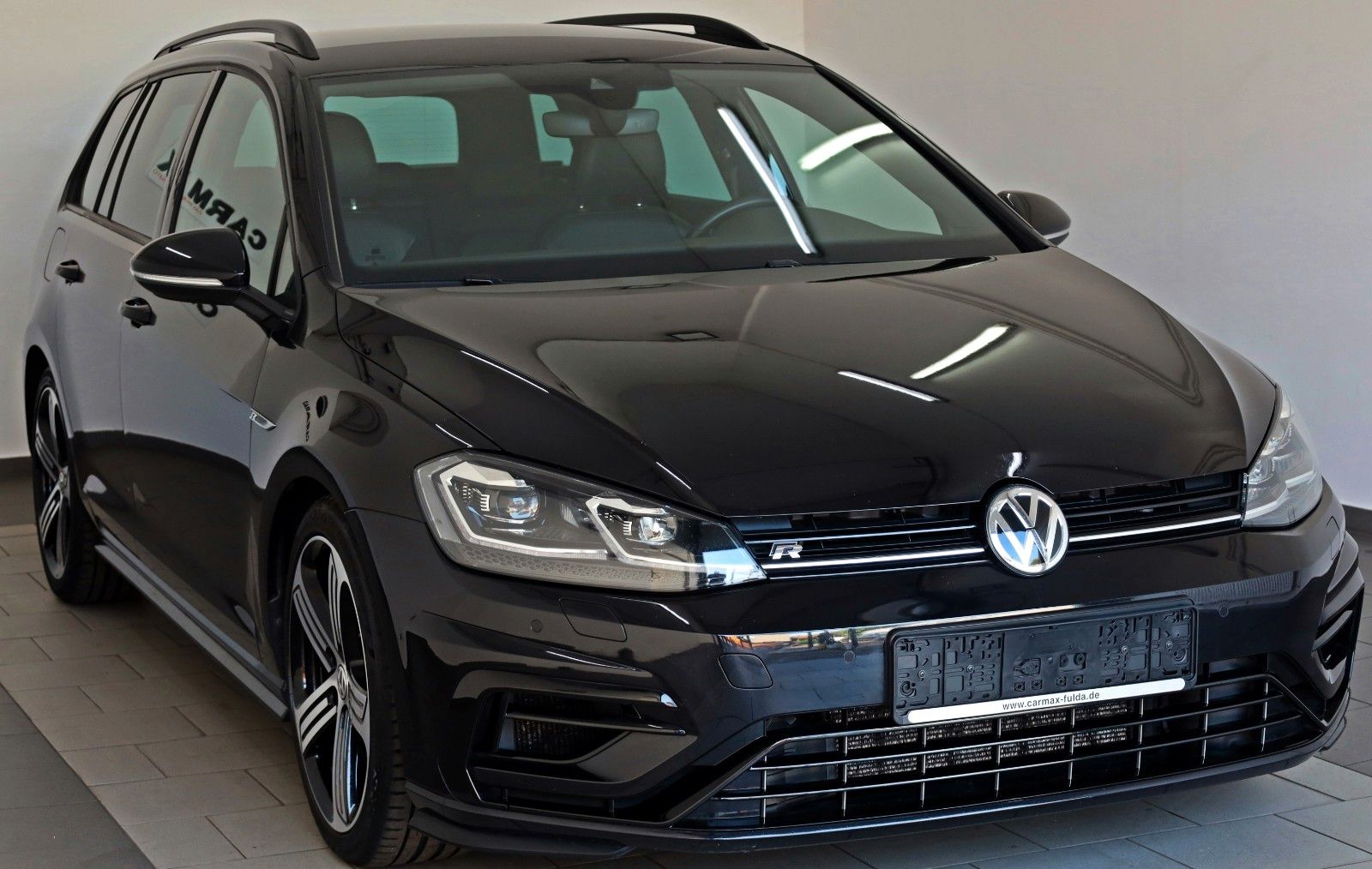 Fahrzeugabbildung Volkswagen Golf VII Variant R 4M Leder,Navi,LED,Kamera,ACC