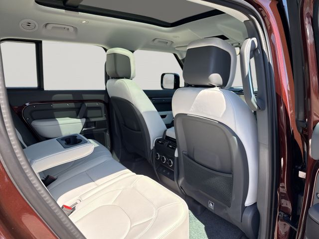 Land Rover Defender 130 D300 X-Dynamic HSE