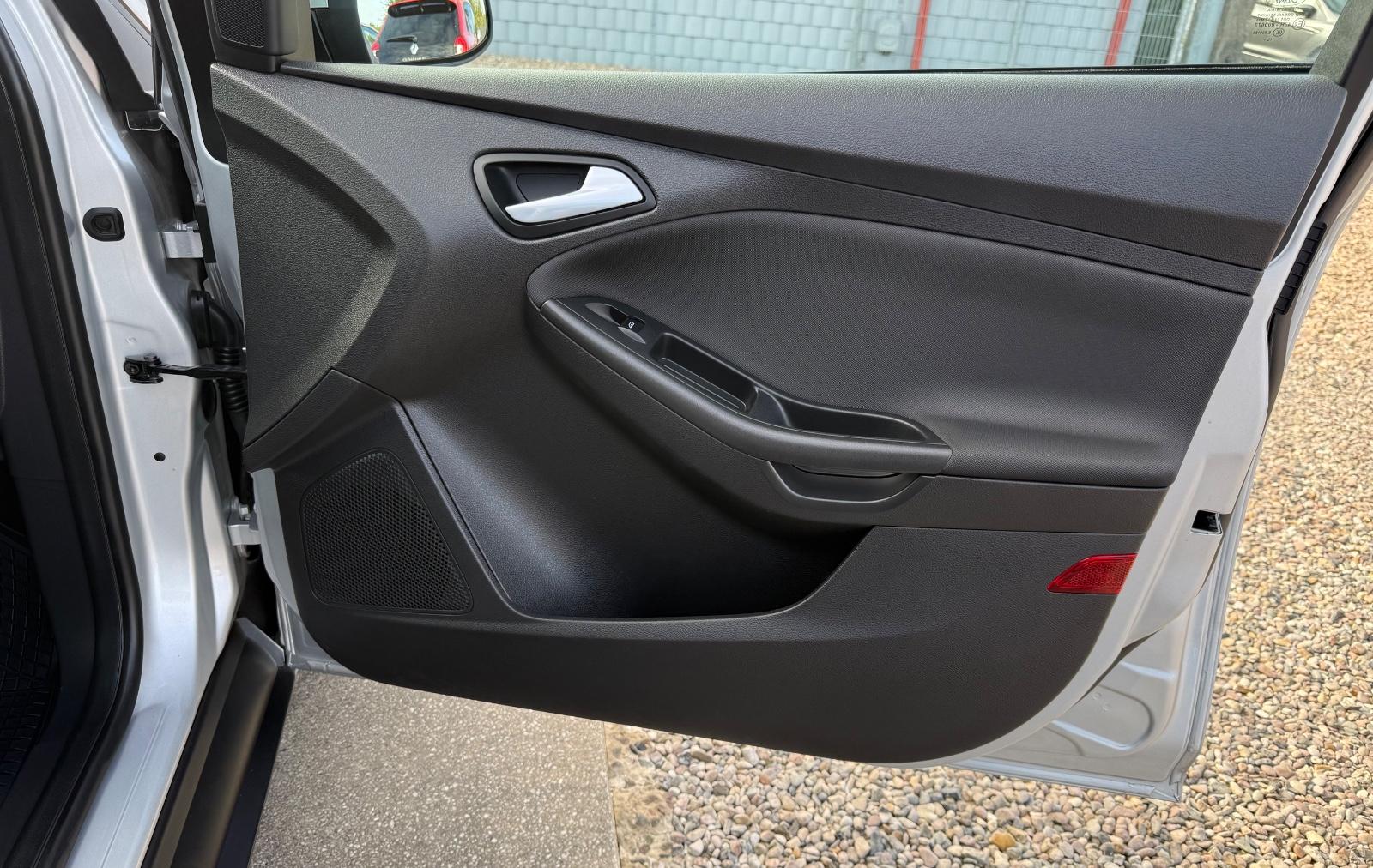 Ford Focus 1,6 Titanium Sportsitze Sport Lenkrad