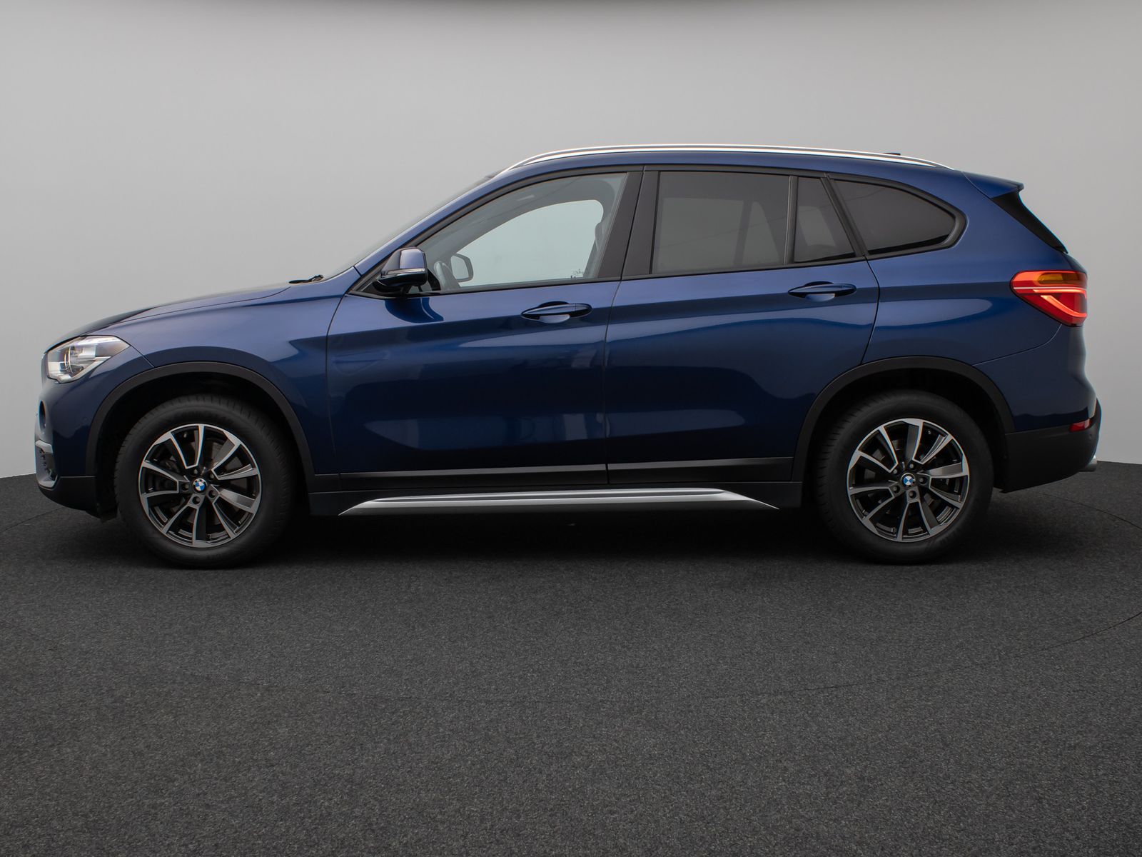 Fahrzeugabbildung BMW X1 sD20i xLine Panorama HUD H/K AHK Leder Voll
