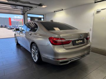 BMW 750 - 8