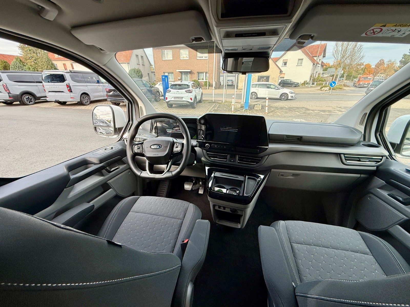 Vehicle details page 9 Vehicle image Ford Nugget L1 Coast | New model V710