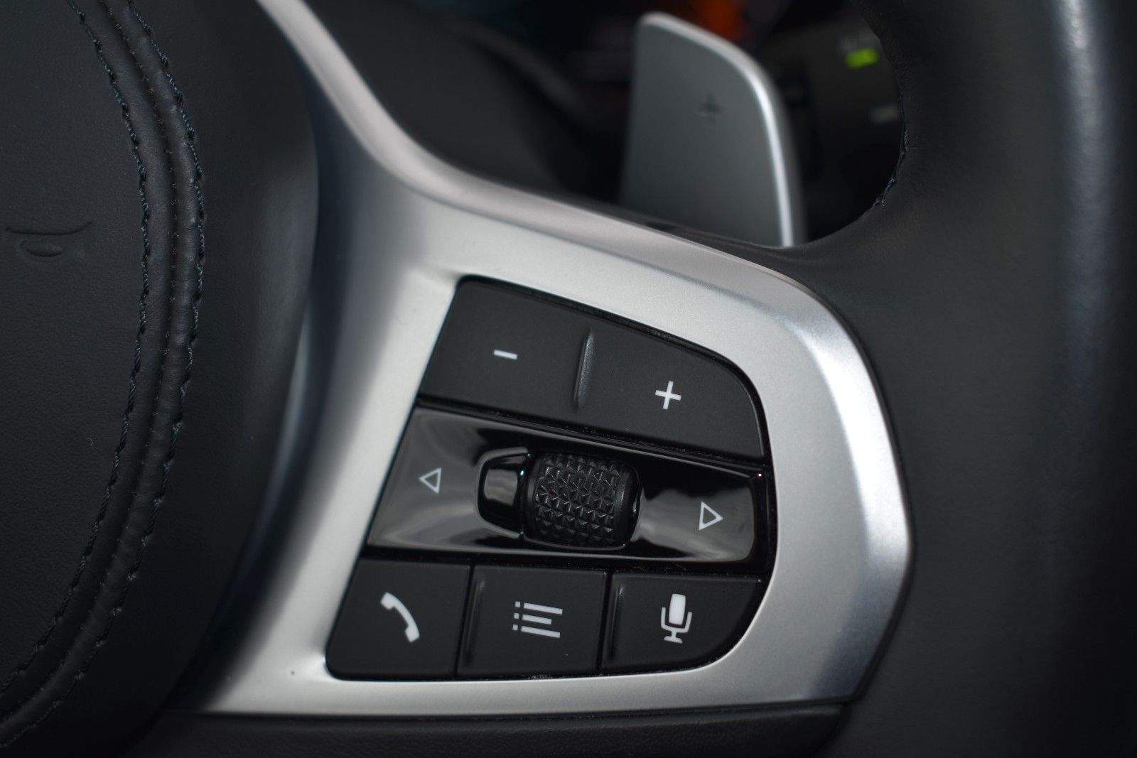 Fahrzeugabbildung BMW 530d Touring xDrive MSport LASER/HUD/KEYLESS/AHK