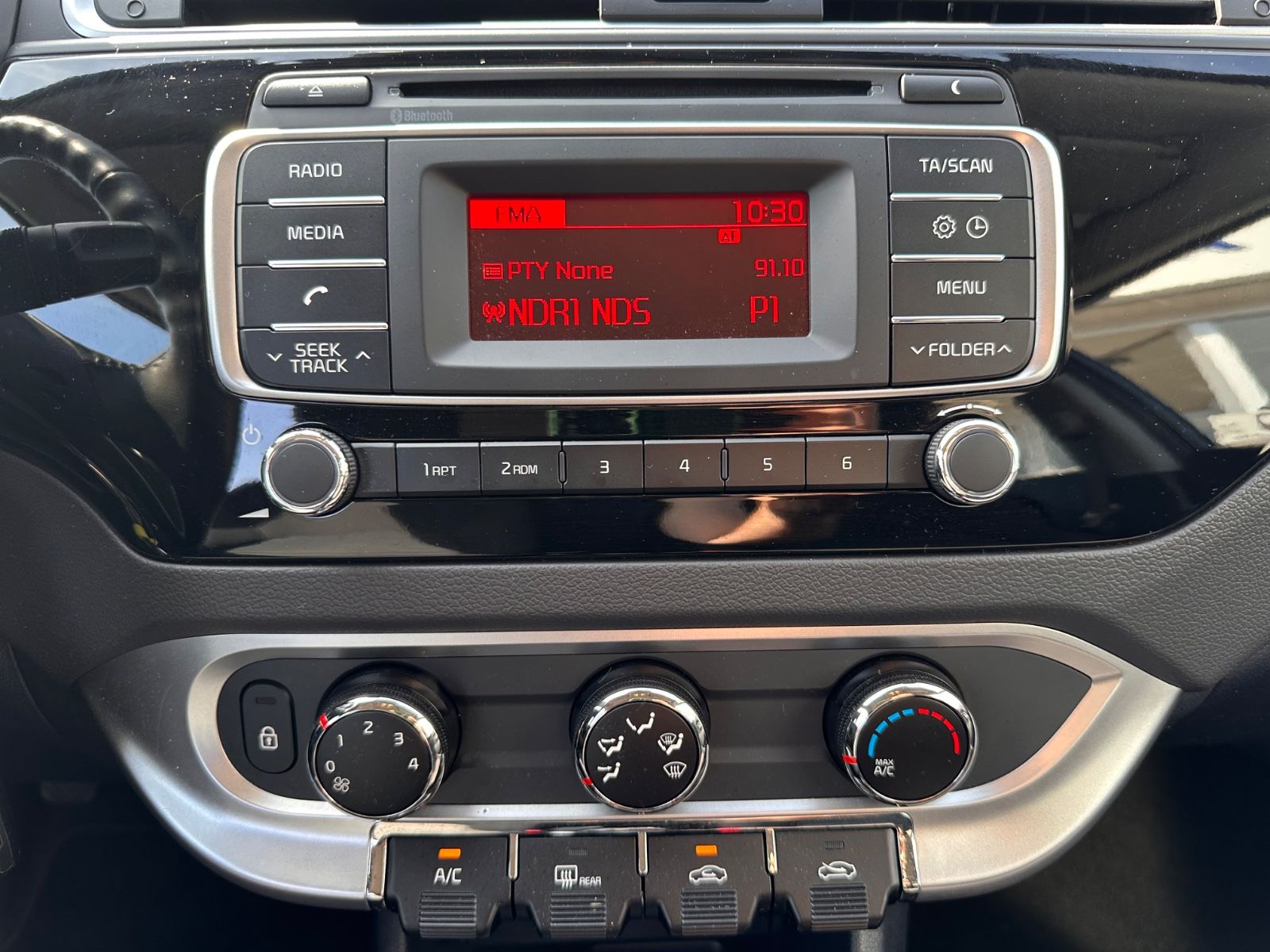 Fahrzeugabbildung Kia Rio 1.2 Sensation Klima/Allwetter/Bluetooth