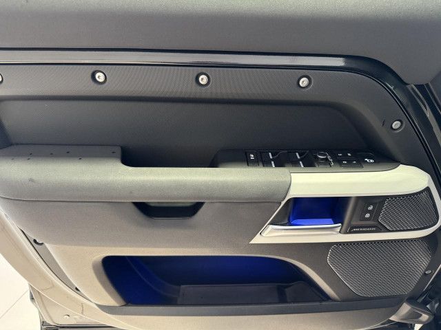 Foto Nummer 12: LAND ROVER Defender