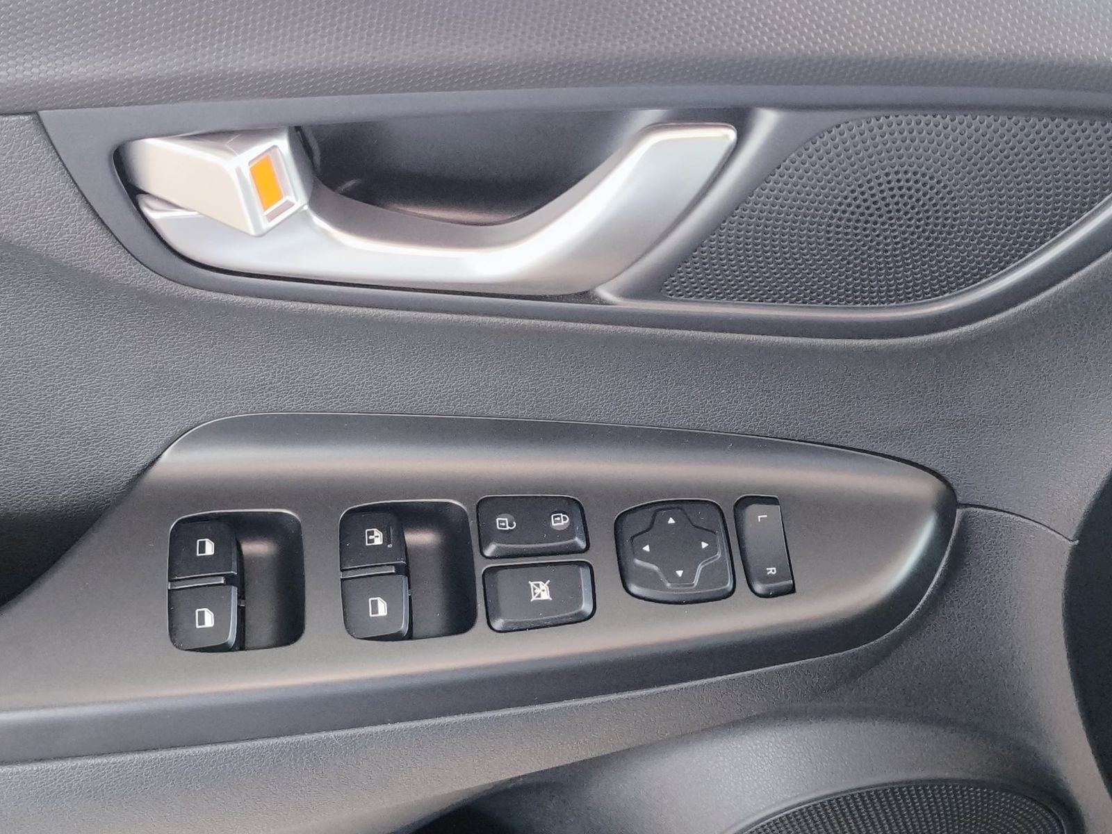 Fahrzeugabbildung Hyundai Kona EV Select WERKSGA+LED+SHZ+KAMER+ACC+AHK+DAB