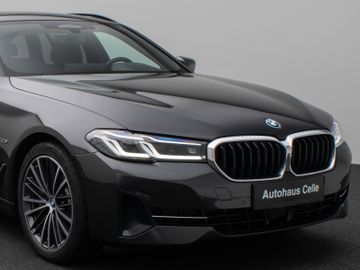 Fahrzeugabbildung BMW 530e Panorama Kamera Laser HUD DAB H/K ACC AHK