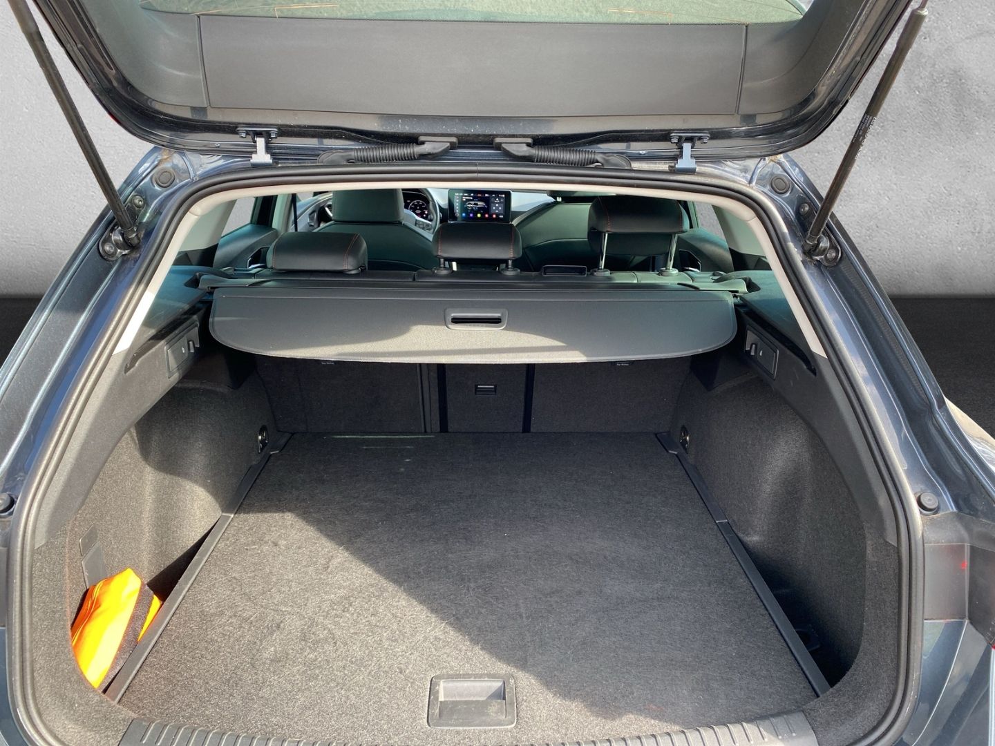 Fahrzeugabbildung SEAT Leon Sportstourer FR 2.0 TDI EU6d Navi Digitales
