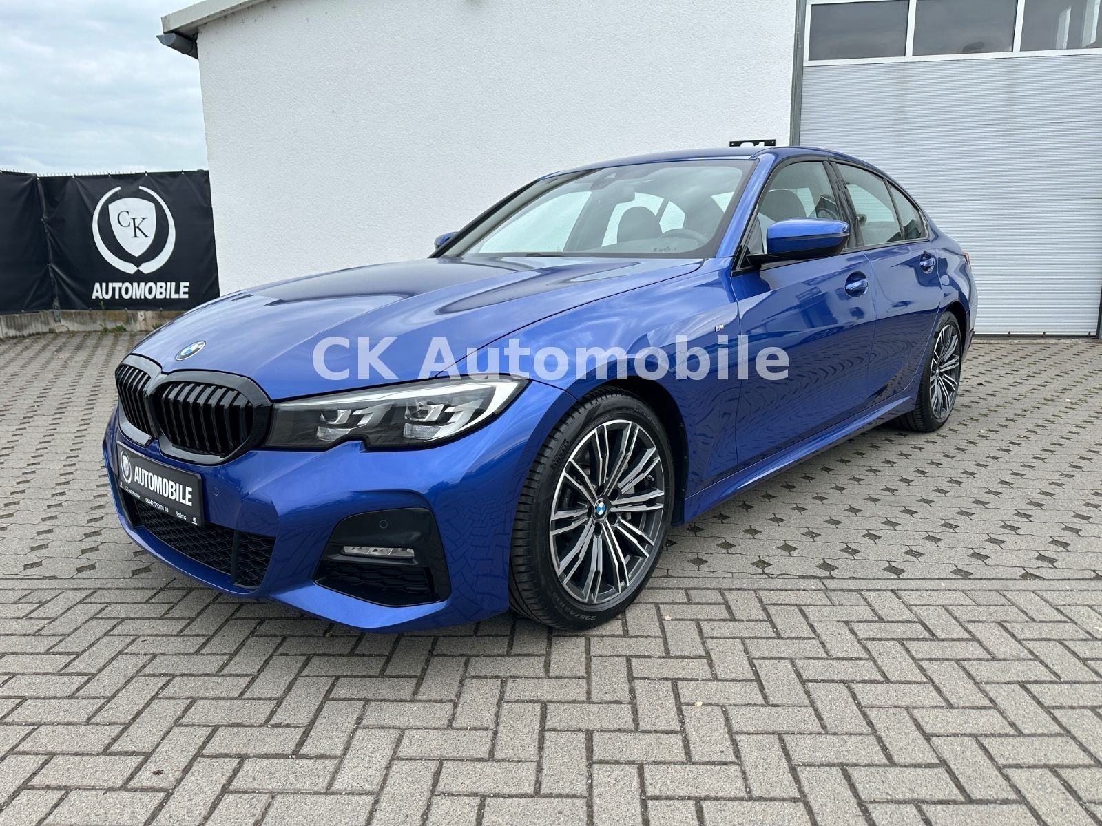 Fahrzeugabbildung BMW 330d Lim. M-Sport /Shadow-Line/Navi/Leder/LED